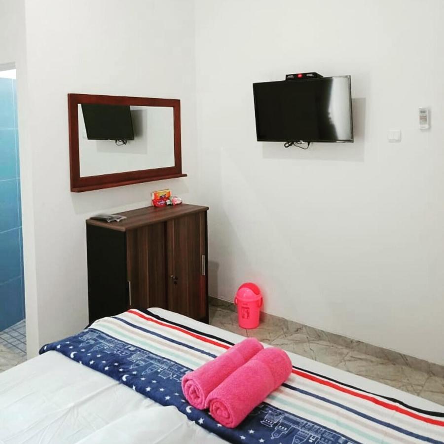 Zg Homestay Solo Sumber  Экстерьер фото