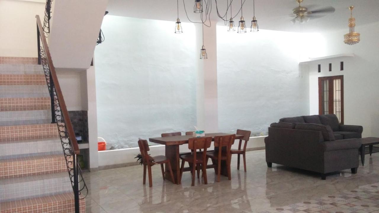 Zg Homestay Solo Sumber  Экстерьер фото